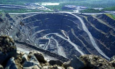 到處是黃金的城市:開采15年21萬(wàn)人死亡,如今一年工作70天